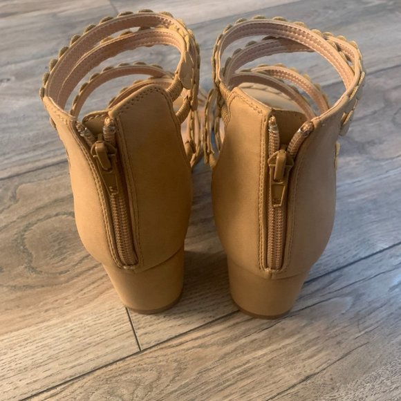 NEW JOURNEE COLLECTION  TAN FAUX SUEDE ANKLE STRAP ZIP BACK BLOCK SANDALS 8.5 - Picture 8 of 9